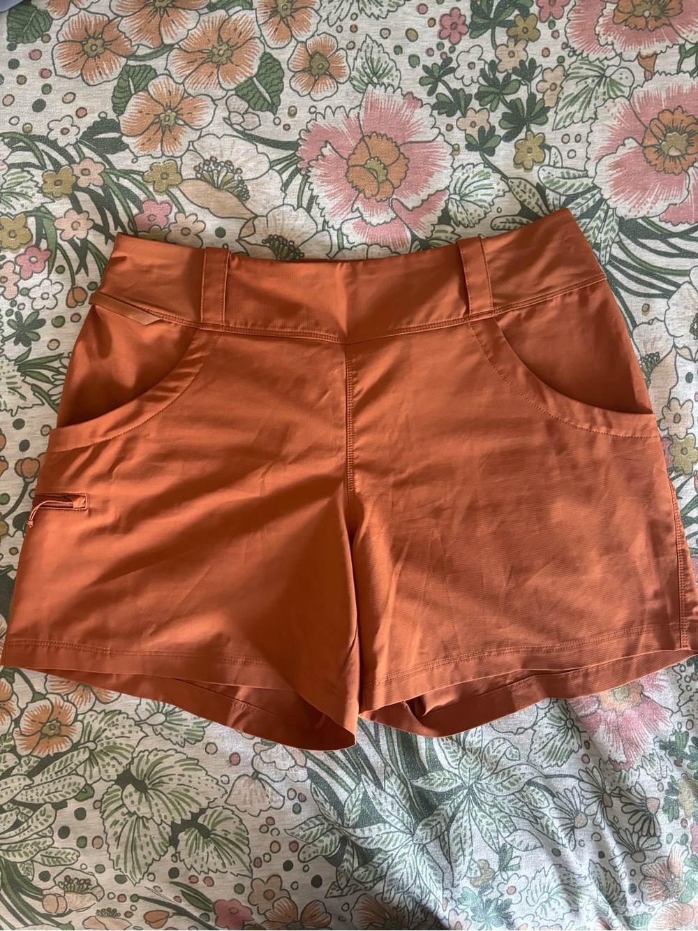 Women’s Patagonia Tech Shorts in Henna Brown 5” inseam (only worn once!)